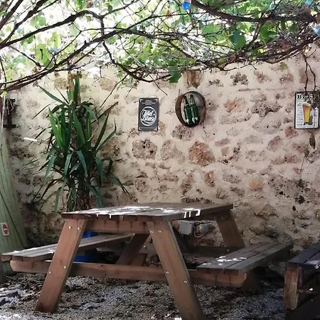 Kuyu Beergarden Vandrarhem *