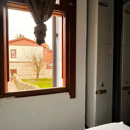 Vandrarhem Kuyu Beergarden *