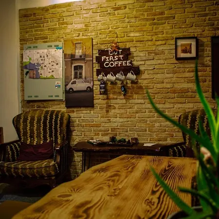 Hostel Kuyu Beergarden *